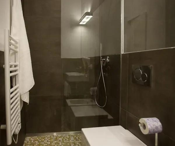 Dimora Mefite-camere Con Bagno Privato E Self Check-in Πανσιόν